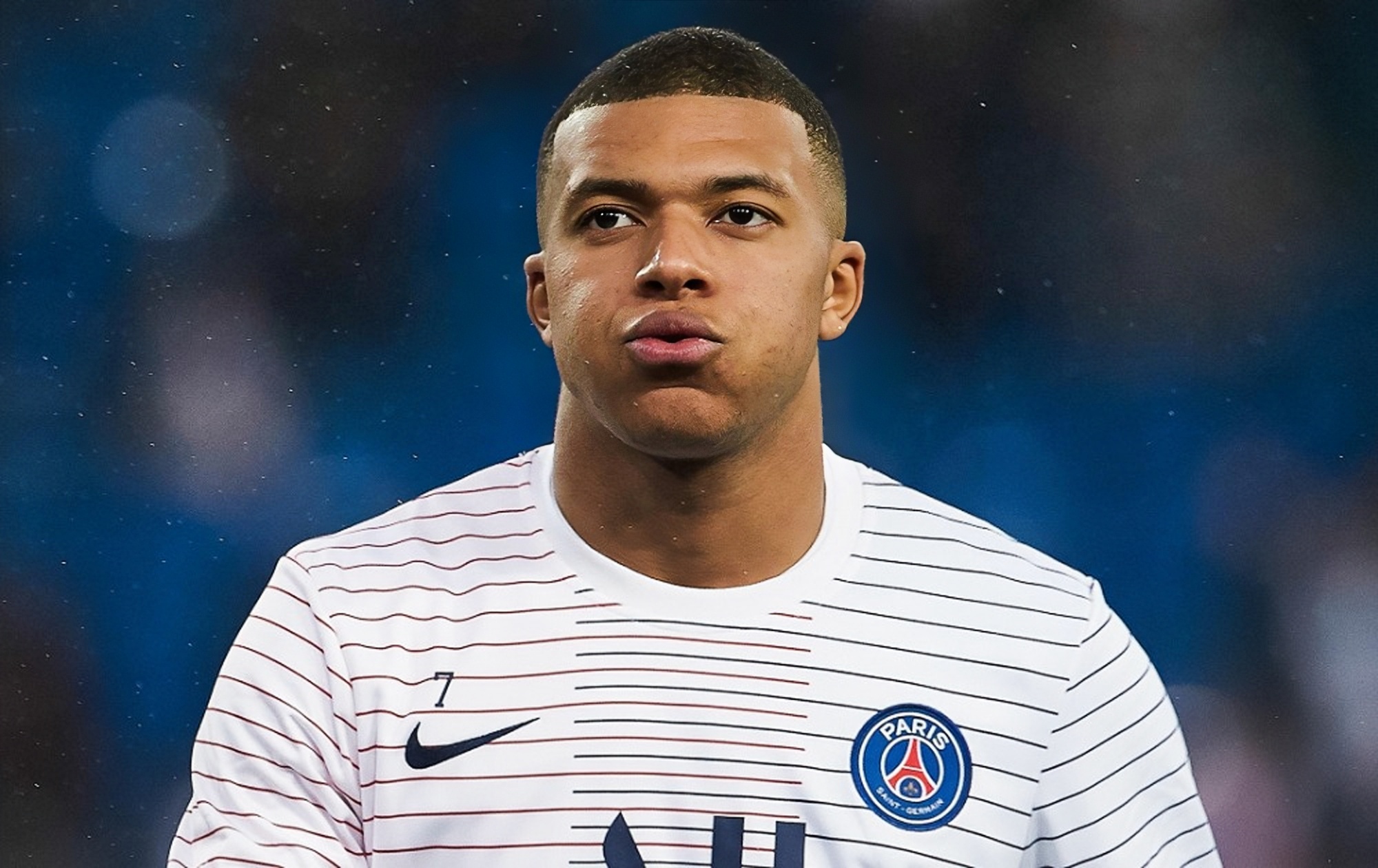 的特征更偏 的特征更偏