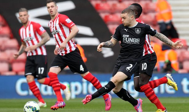 他通过背身 他通过背身